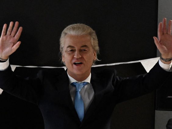 De lichaamstaal toont de overwinnaar en moet dan weer opgeborgen