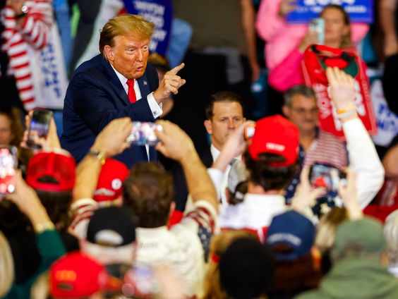 Trump: val NAVO-landen maar aan als ze niet betalen