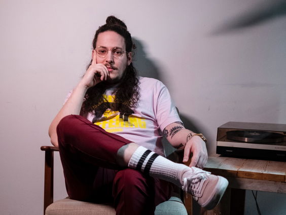 Stadsdichter Sven Vek brengt een ode aan zijn Heerlen