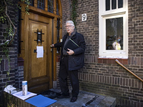 Deurwaarders vertellen wat ze merken van de oplopende geldproblemen