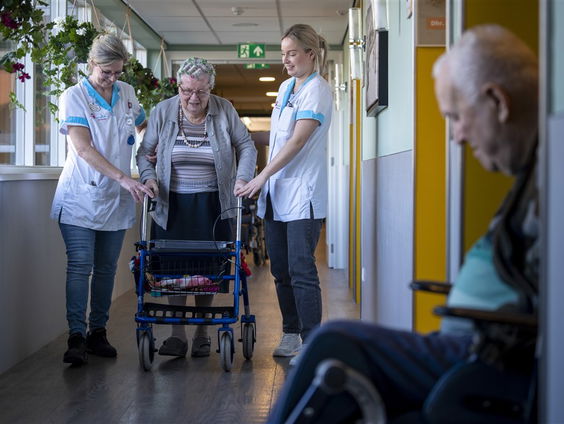 Stand.nl: 'We moeten accepteren dat de ouderenzorg minder wordt'