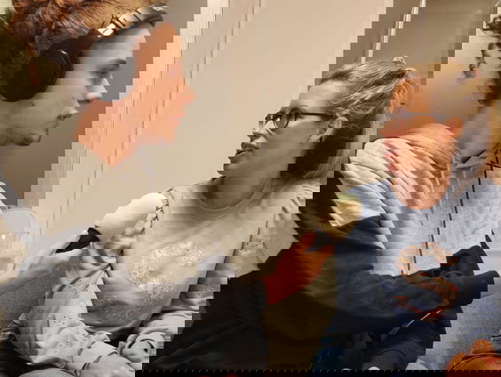 Wakker in de nacht bij een verloskundige