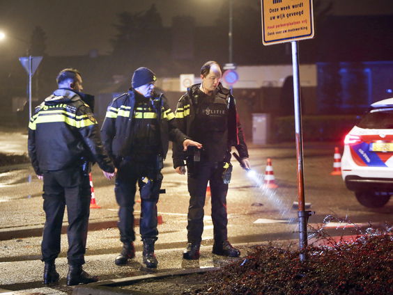 70 agenten maken jacht op overvallers in Rijsbergen