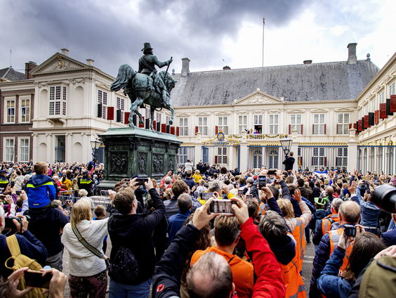 Dichter Heytze draagt speciaal gedicht voor over Prinsjesdag