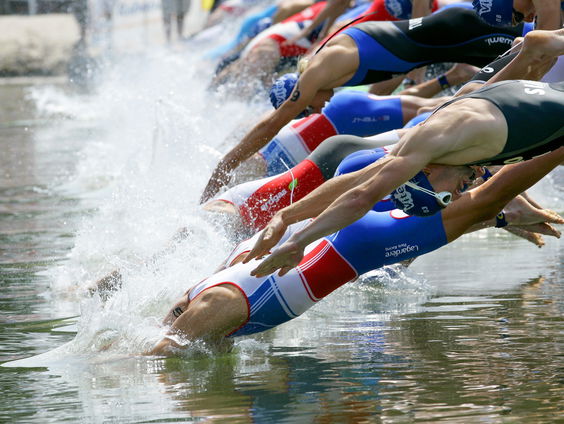 De Europees Kampioen triatlon, Menno Koolhaas, komt maar moeilijk rond