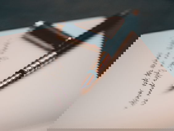 Russische dichters cel in wegens voorlezen poëzie over oorlog met Oekraïne