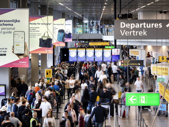 Schiphol verhoogt loon van beveiligers