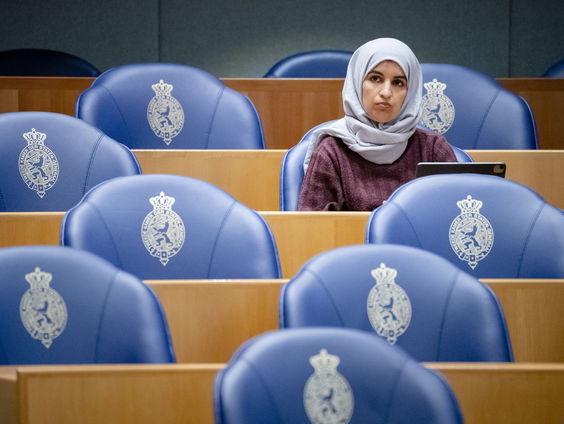 Veel kritiek op tweet Kauthar Bouchallikht over Pim Fortuyn: ‘We zijn gek geworden op ophef’