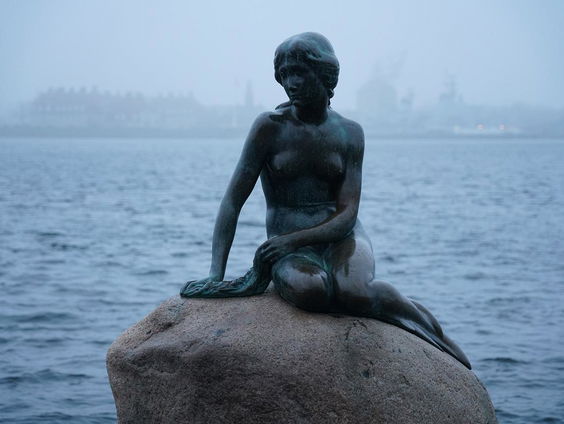 De Kleine Zeemeermin: de toeristische blik