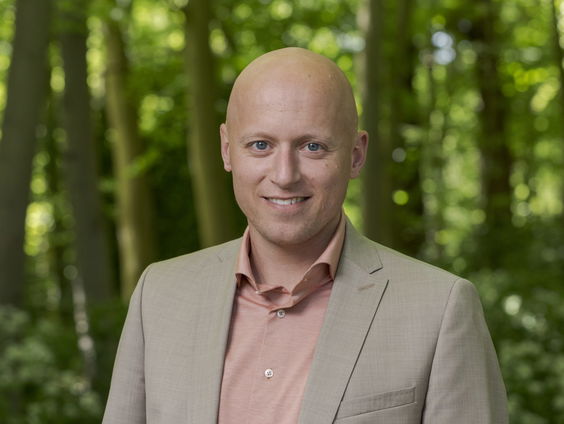 Kamerlid Raemakers (D66) over het effect van gebedsgenezers op kinderen