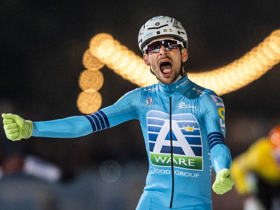 Marathonschaatser Sjoerd den Hertog over de barre kou op het Zweedse natuurijs