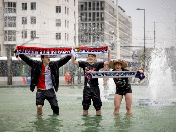 Van Brazilië naar Rotterdam om Feyenoord te supporten