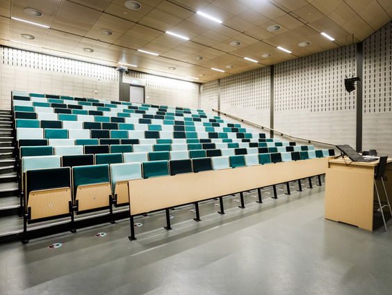 Hoe krijgen we studenten van achter hun scherm weer naar de campus?