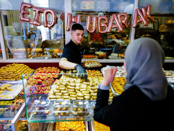 Nadia Zerouali : "Eid Al Fitr wegzetten als 'suikerfeest', is als Pasen 'eitjesfeest' noemen."