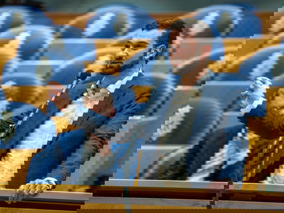 De Vraag aan Den Haag: Wat doen Kamerleden met hun overvolle mailbox?