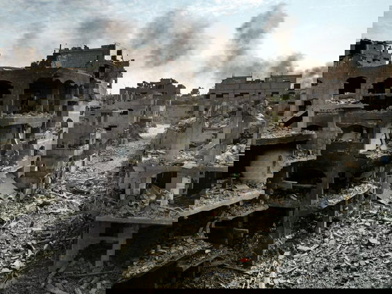 Rode Kruis verleent humanitaire hulp te midden van de chaos