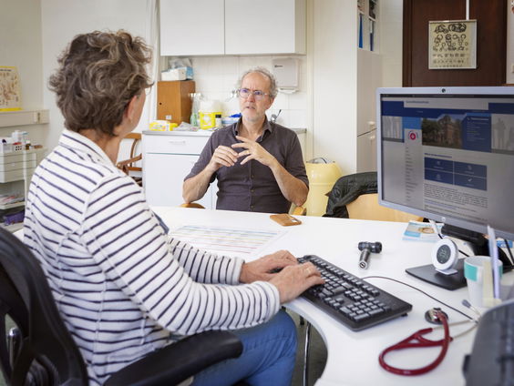 Door geldstress steeds meer mensen bij de huisarts