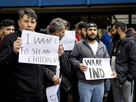 Miljarden euro's aan ontwikkelingsgeld naar asielopvang: BN'ers en Kamerleden boos, maar VVD is voor