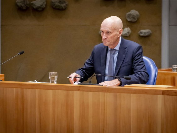 Stand.nl: 'Ministers stappen te makkelijk op'