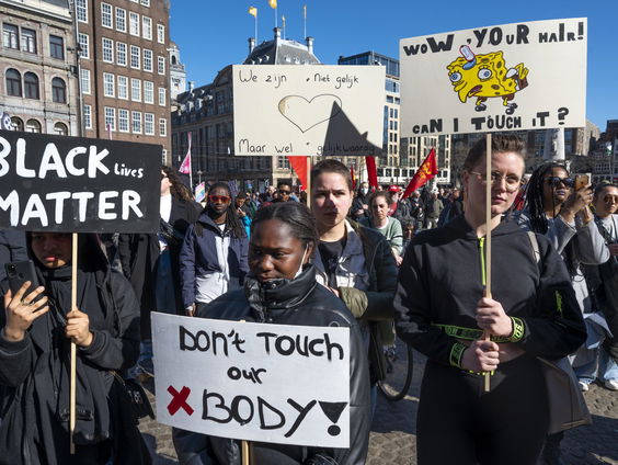 Historicus De Jong uit zorgen in zijn boek Wokeland: 'Geen dialoog willen aangaan is verdelend'