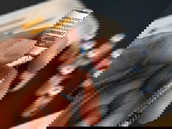 De voor- en nadelen van het vaccineren van jongeren