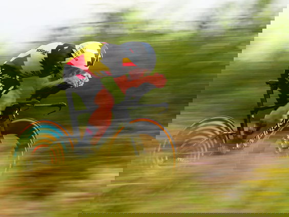 Vlaanderen rouwt; de Giro gaat verder zonder Remco Evenepoel