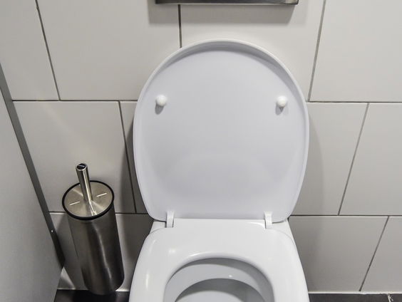 Hierom hebben veel Nederlandse wc's een 'opvang' plateautje