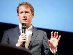 Kees Verhoeven over zijn nieuwe boek 'De democratie crasht'