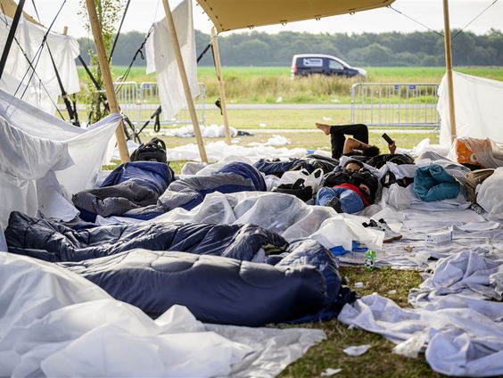Stand.nl: 'Het is terecht dat gemeenten de handen van de asielopvang aftrekken'