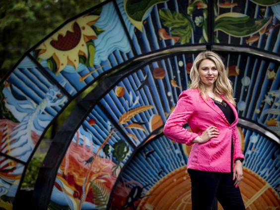 Druktemaker Lisa Loeb - Beroepsdemonstrant