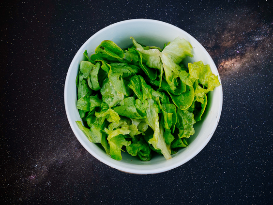 Sla kan ongezond zijn in de ruimte: een mini-college ruimtevoedsel