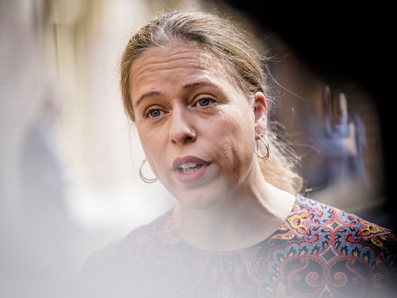 Minister Schouten van armoedebeleid presenteert plan om mensen uit armoede te halen