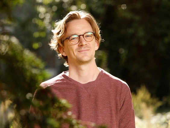 Kunststof - Tim Kamps, regisseur en cabaretier