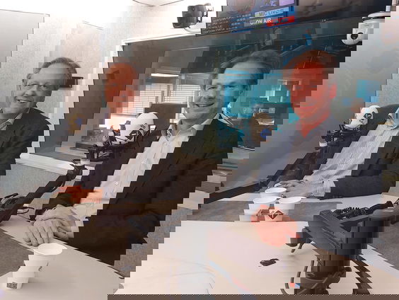 Tot uw dienst, een boek over uitvoeringsinstanties