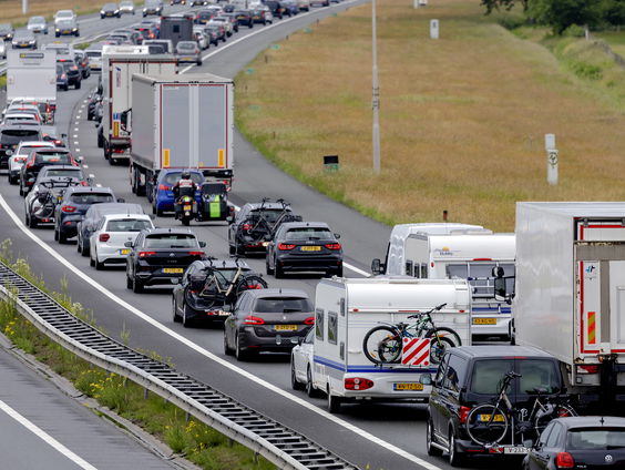 Waarom is het op dinsdag en donderdag zo druk op de weg?