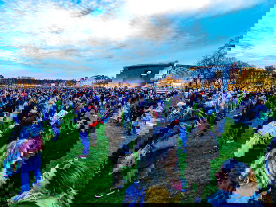 Als demonstreren mag, dan mogen festivals ook