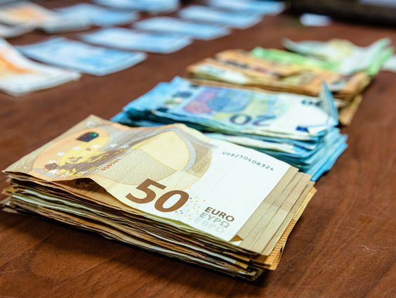 Is een limiet aan rijkdom de oplossing voor armoede?