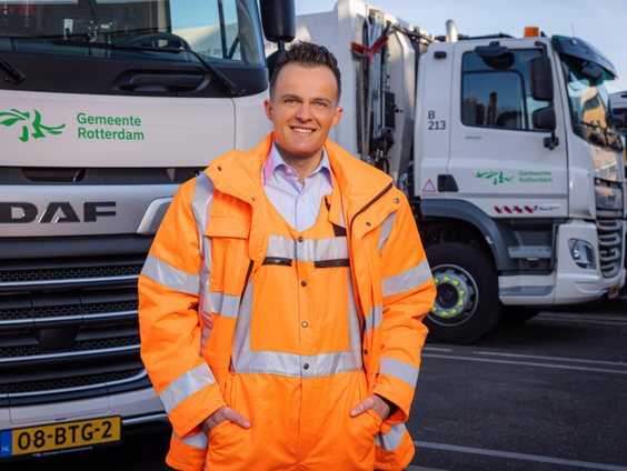 De Rotterdamse stadsbeheerder Mitchel heeft eigen realityserie 'Mitchel aan de Maas'