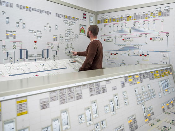 Onze buren willen van de kernenergie af, en dus bouwen wij 2 nieuwe reactoren?!