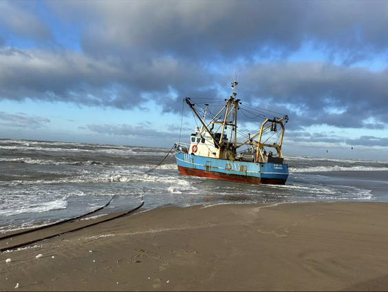 De boot van Lisette's vader zit muurvast: 'Willen niet dat vissersbedrijf verloren gaat'