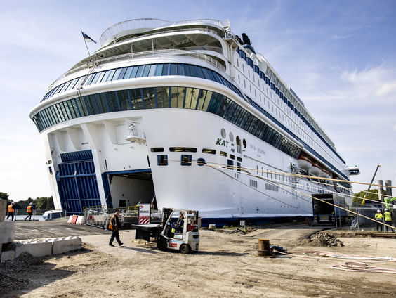 Velsen-Noord oneens over cruiseschip met 1000 asielzoekers