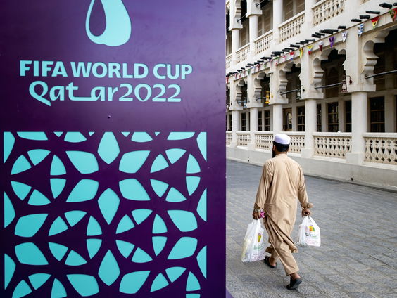 Waarom de FIFA bijna alles doet wat Qatar verlangt