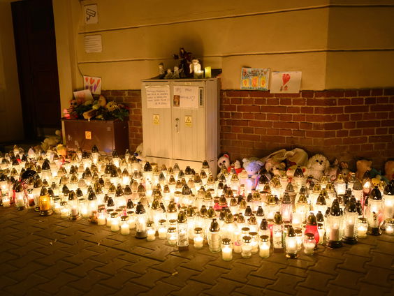 Wat betekent een kaars aansteken voor iemand?