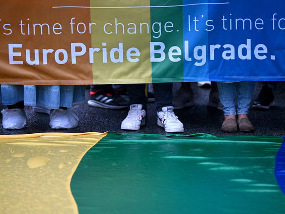 Europarlementariër Kim van Sparrentak is bij Pride-activiteiten in Belgrado