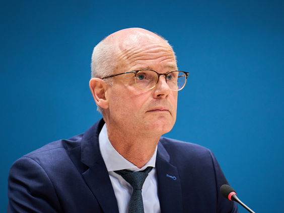 Stef Blok controleert de uitgaven van de EU