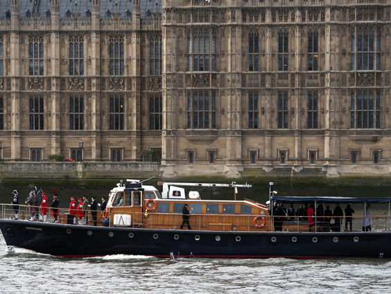 De boot van de uitvaart van Winston Churchill staat te koop