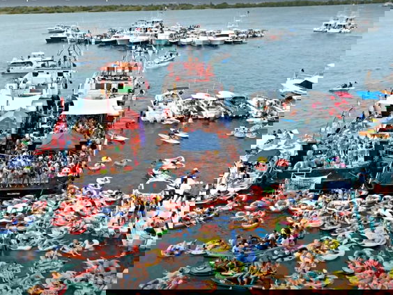 Journalist Nelly Rosa met het laatste nieuws uit Curaçao