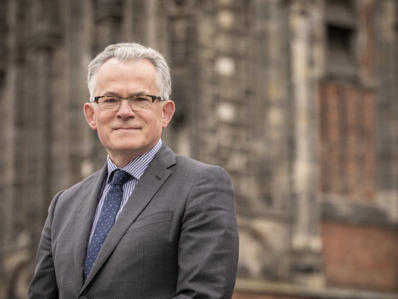 Sven op 1 - Burgemeester Schuiling: buitenslapers ter Apel desnoods onder dwang onderbrengen