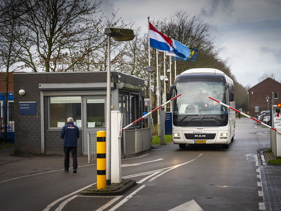 Tweede Kamer: snel nieuwe opvangplekken voor overlast gevende asielzoekers