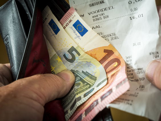 Moeten we de koopkracht repareren door de lonen te verhogen?